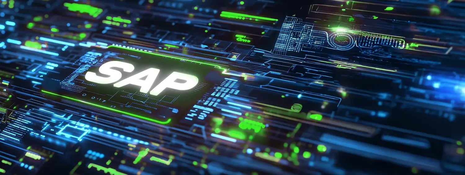 Der Schriftzug SAP auf einer stilisierten Leiterplatte