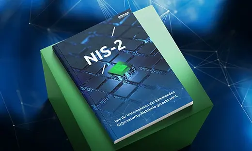 Eine blaue, gebundene NIS-2 Fallstudie auf grünem Grund